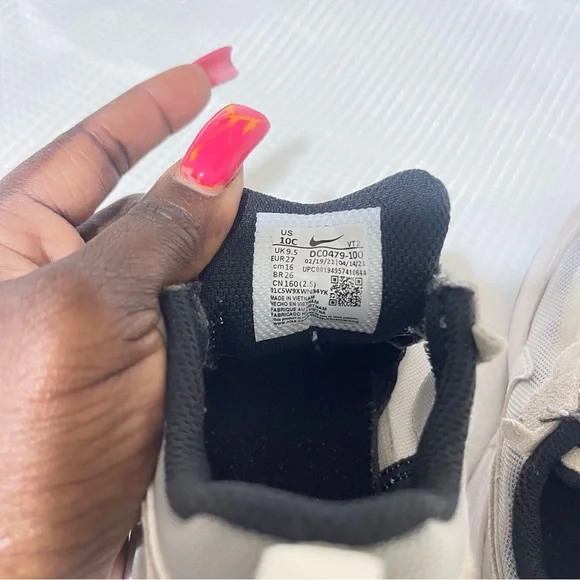 Nike Kids Gray and White Nike Air Max Sneakers - Picture 5 of 6